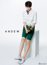 组图：演员柳演锡拍写真 温柔笑容展暖男魅力