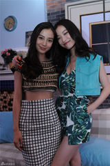 组图：《新娘大作战》杀青 倪妮Angelababy互吻喝交杯