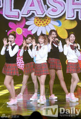 组图：《the show》众星云集 NS允智超短裙亮相