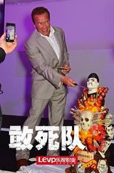 组图：《敢死队3》戛纳开趴 史泰龙阿诺贴面舞