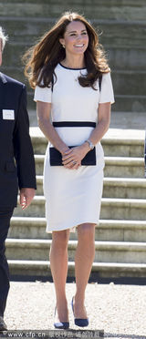 组图：凯特王妃白裙出席活动 长发飘逸甜美端庄