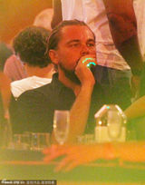 组图：一秒变回美男子！莱昂纳多夜店帅气泡妞