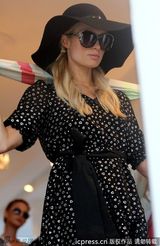 组图：帕里斯-希尔顿潮店扫货毫不惜金