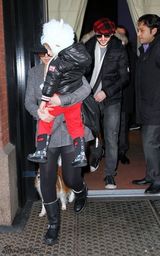 组图：克里斯蒂娜与男友甜蜜用餐 爱子超萌可爱