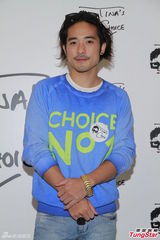 组图：邓丽欣遭催婚 赵雅芝否认与汪明荃不和