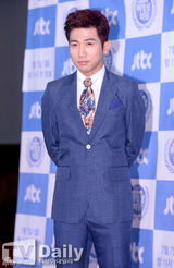 组图：韩星刘世允等出席《非高层会谈》发布会