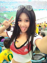 组图：北师大校花樊玲学巴拉圭乳神爆乳夹手机