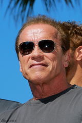 组图：《敢死队3》劲爆亮相 坦克开进戛纳大道