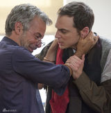 组图：《平常心》孔雀绿巨人纠缠 谢耳朵抢眼