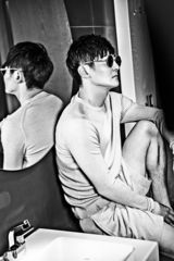 组图：郭京飞风格大片 复古前卫高冷范儿