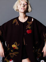 组图：小李90后超模女友性感大片 叼烟卷露大腿