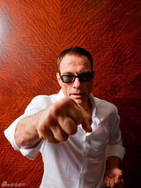 组图：尚格云顿一字马不怕模仿 学TFBoys跳舞