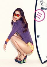 组图：韩星闵孝琳拍写真 大秀完美身材