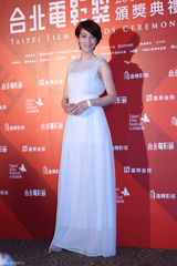 组图：台影奖郭采洁花裙俏皮 许玮宁深V性感