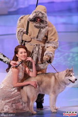 组图：2014港姐决赛 众佳丽白色透视装惊艳亮相