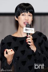 组图：李孝利出席发布会 低胸短裙性感十足