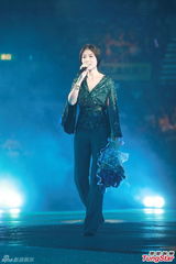 组图：张学友郑秀文等红馆开唱致敬张耀荣