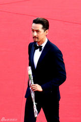 组图：胡歌金秀贤郑元畅首尔电视节同获人气奖