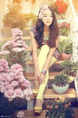 组图：海陆最新时尚大片 花团点缀笑语嫣然