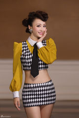 组图：柳岩《男神》MV曝光 展性感复古风