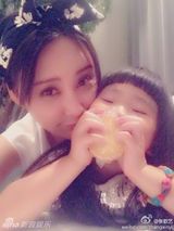 组图：韩庚黄磊等为曹格儿子庆生 张歆艺爱姐姐