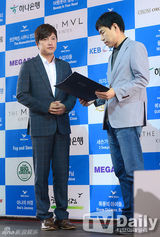 组图：韩星高娜恩任宣传大使 长裙显优雅