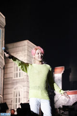 组图：JYJ金俊秀日巡落幕 三万观众倍受感动