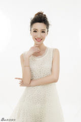 组图：马晓灿写真曝光 白裙出镜显清新自然