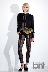 组图：崔始源郑雨盛李彩琳等众星亮相品牌展