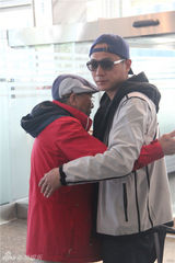 组图：《花爷》大结局 刘烨不舍称以后孝敬父亲