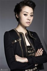 组图：范志博时尚大片曝光 霸炫酷冷女总裁上身