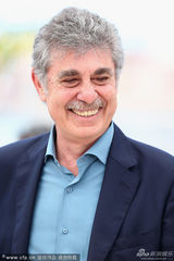 组图：《荒蛮故事》阿莫多瓦现身 女星挺大肚