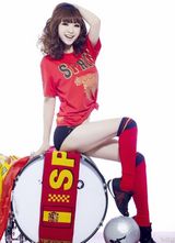 组图：柳岩化身性感足球宝贝 热辣短裤秀美腿