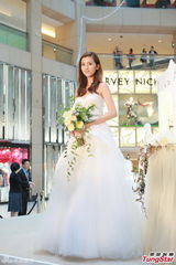 组图：吴千语低胸雪白婚纱现身 气质优雅