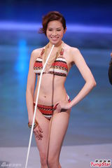 组图：港姐泳装环节吸睛 挺美乳扭蛮腰热辣辣