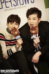 组图：SJ在线对话粉丝预热个唱 帅酷搞怪爆料