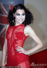 组图：Jessie J透视裙极尽诱惑 登台为火星哥颁奖