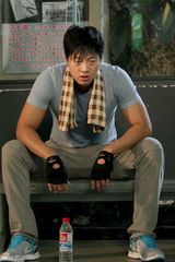 组图：《女人的抉择》凌潇肃痴情新贵受好评