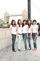 组图：香港小姐伦敦拍摄外景 汤镇业侄女当队长