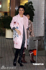 幻灯图：赌王虎年送祝福 幽默贺词教太太看住老公