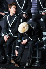 独家高清：EXO出道两年首开唱 11成员一夜长大