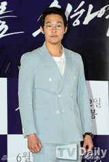 组图：李民基李泰林等出席《为了皇帝》试映会