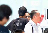 独家：高圆圆机场送赵又廷离京 闸口秀恩爱