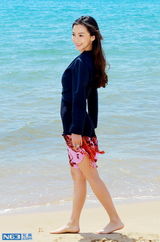 组图：Angelababy享戛纳碧海沙滩 女神气质凸显