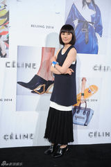 组图：王菲亮相品牌秀帅气十足 那英端庄典雅