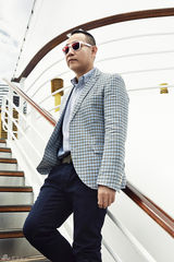 组图：林保怡阳光舒适大片彰显绅士魅力