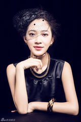 组图：秦子越曝最新写真 黑纱遮面透显高贵气质