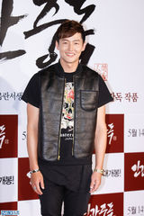 独家高清：金泰熙权相佑大咖齐捧场宋承宪新片