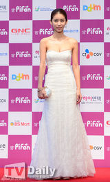 组图：星星继承者聚首 刘仁娜纤腰金宇彬长腿