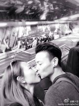 组图：蔡少芬生日晒吻照秀恩爱 张晋回应牵手照